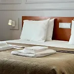 Fly House פארו