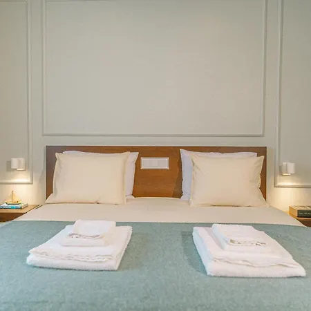 Pensión Fly House 3*