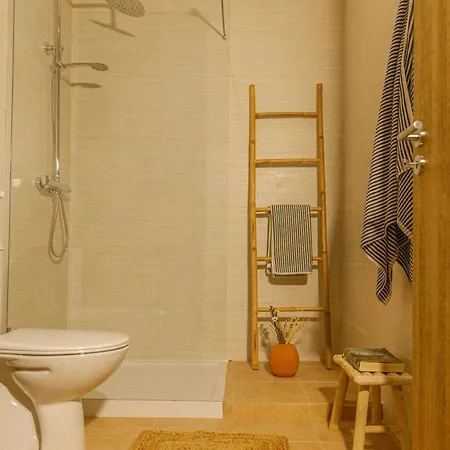 Fly House Pensión 3*